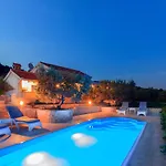 فيلة Seaside Luxury With A Swimming Pool Cove Siroka, Ciovo - 11749 تروغير