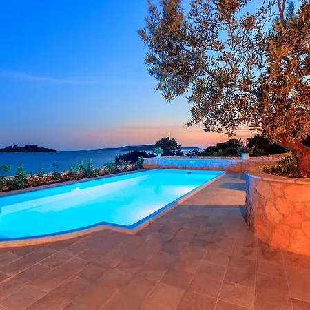 Seaside Luxury With A Swimming Pool Cove Siroka, Ciovo - 11749 Трогір