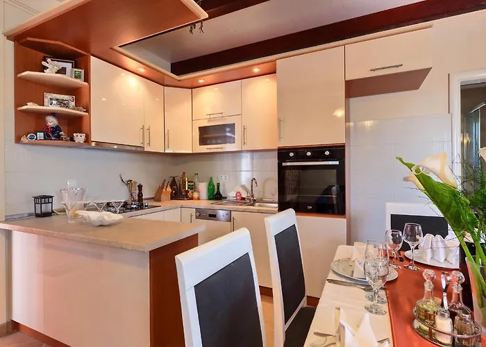 Вілла Seaside Luxury With A Swimming Pool Cove Siroka, Ciovo - 11749 Трогір