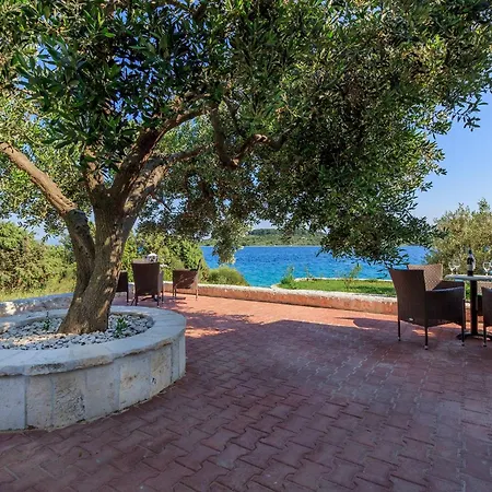 Villa Seaside Luxury With A Swimming Pool Cove Siroka, Ciovo - 11749 Trogir